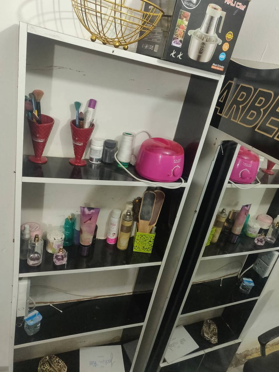 السلام عليكم عندي هذني مال صولون
مصالي هواي من اشتريتهن تلاثتهن شيلهن ب 100 قفل 
مكاني بغداد السيديه 
الاستفسار على رقم *********** واتساب فقط متواجد
وبيكم خير ودللو ❤
