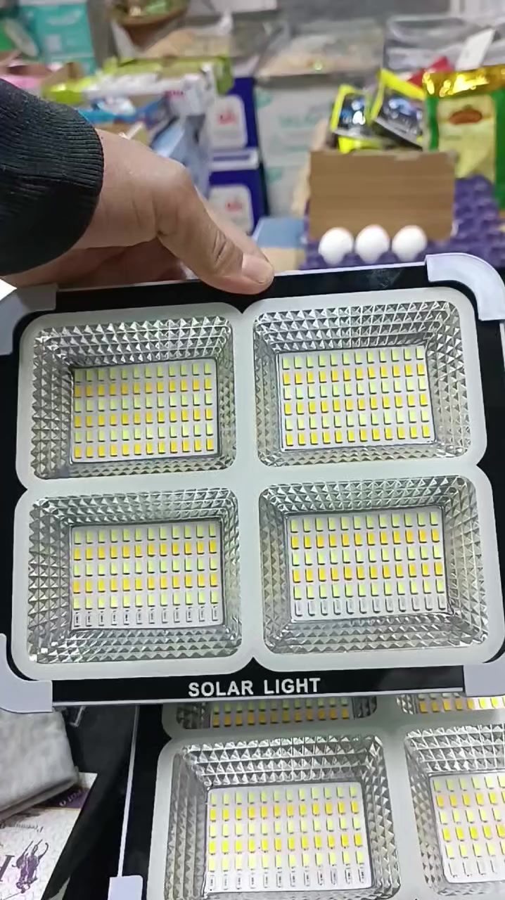 سڵاوی خواتان لێ بێت
کێشەتان لەتەک بێ کارەبای هەیە؟
بێن لەم بلاجکتۆرە بوەن کێشەی تاریکیتان نامێنێ
بۆ شەحنکردنەوەشی پێویستت بەکارەبا نیە
چونکە تاقەشەمشیە، خۆی بە وزەی خۆر شەحنەکاتۆ.
هەرکەس ویستی مەسج بکا یا پەیوەندیمان پێوە بکا

***********
