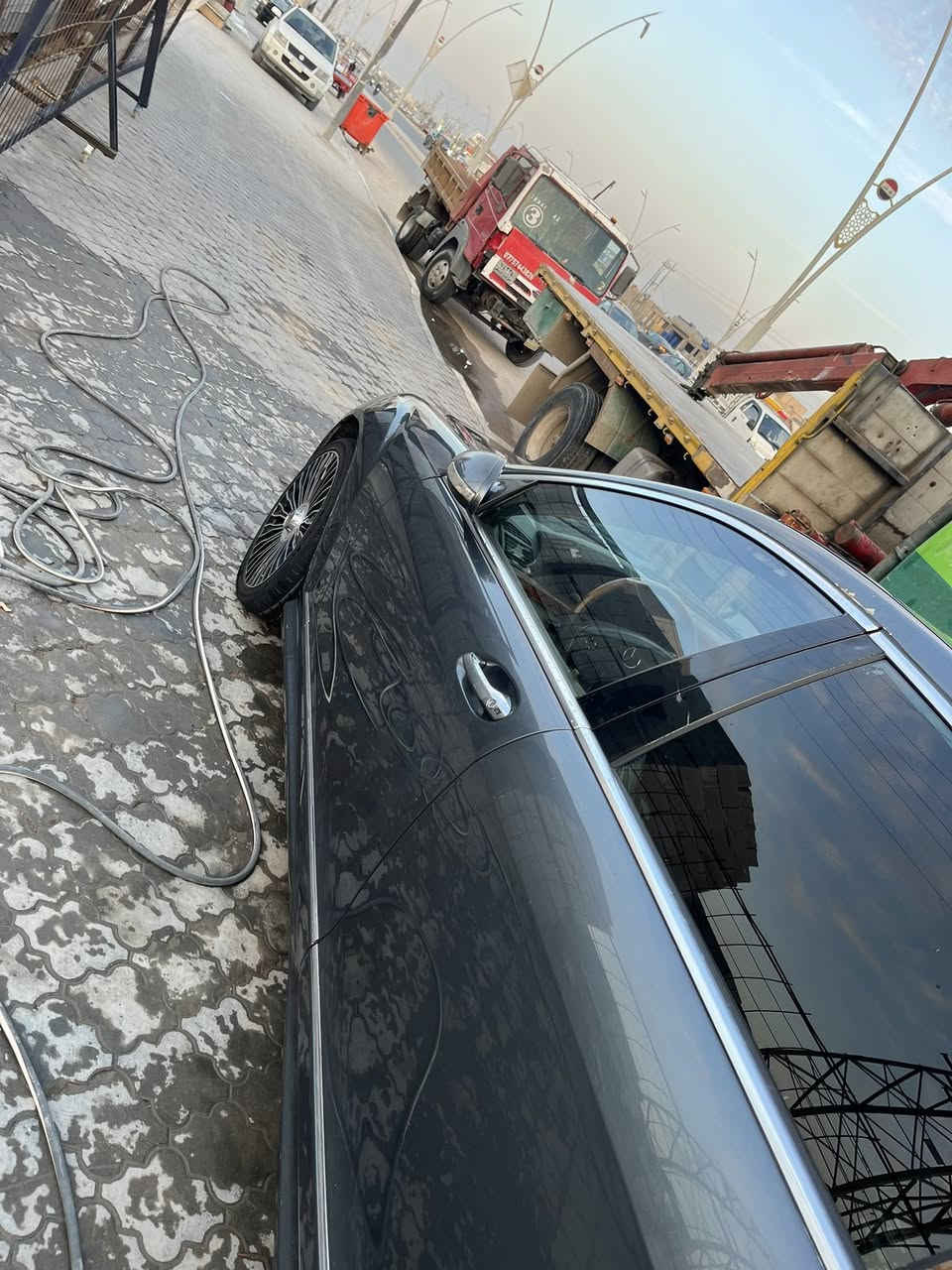 السلام عليكم للبيع مرسيدس s550 السياره جانت ادوات هسه حجزت  وتممت الحجز الموعد 3/23. سبب البيع ماعندي فلوس للتسجيل. السياره تعزن تحجي ع الموصفات فول الفول 4mtk وارد امريكي. السعر 85. وبيها مجال. للستفسار ***********
