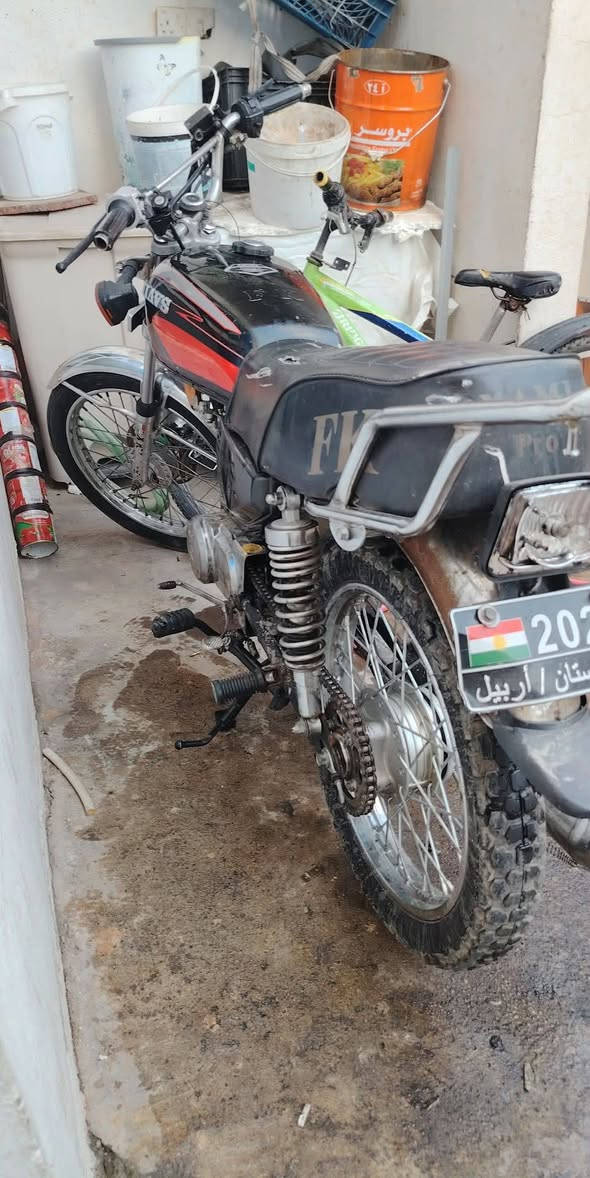 دراجه للبيع شغاله بس كير نمره 3 بي شويه صوت باقي كل عيب مابي سعر 160الف ***********
