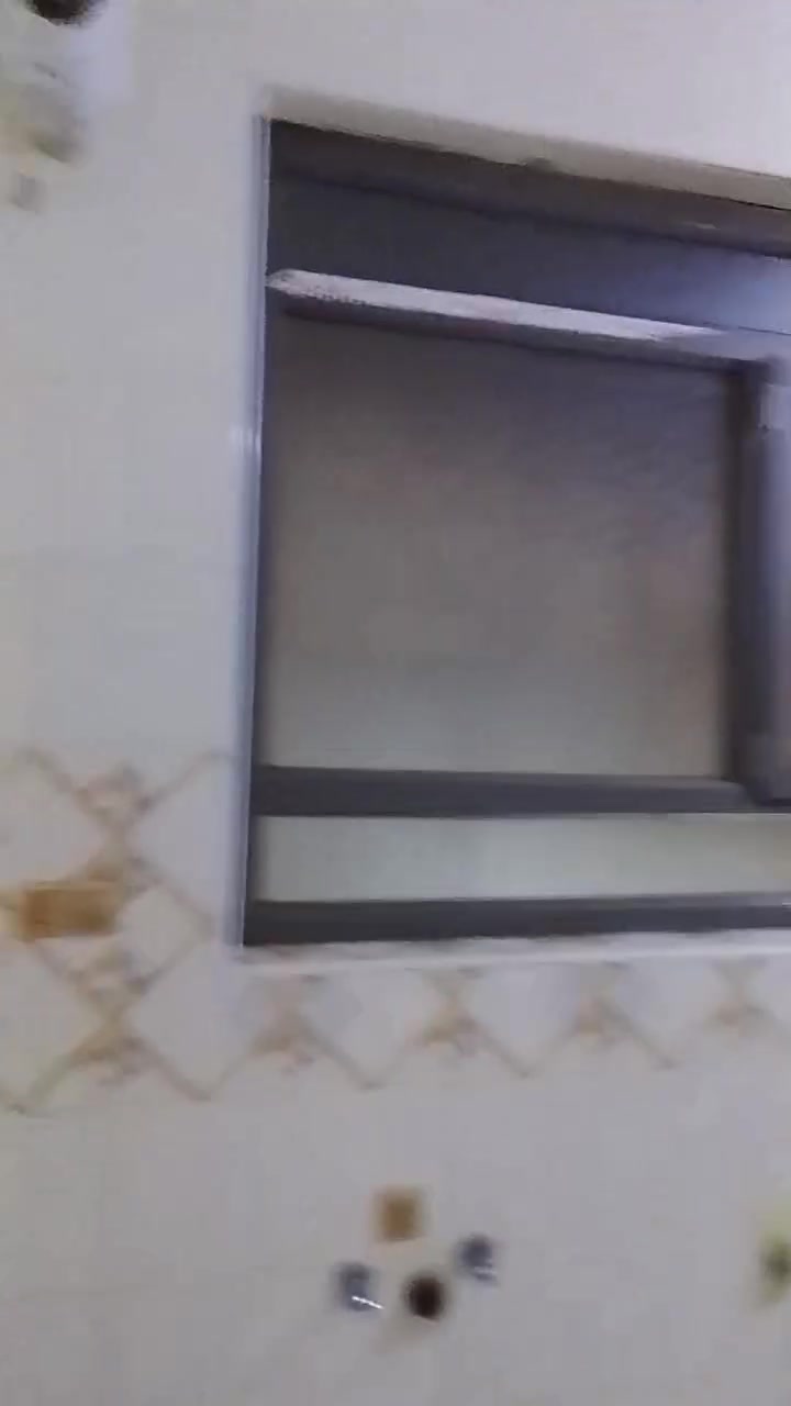 بيت جديد للايجار طابق ثاني قرب مجمع التحرير مجاور البرنسيسة يتكون من غرفتين نوم + حمامين +درج داخلي + مخزن +هول +واستقبال +ومطبخ للاتصال على الرقم ***********

