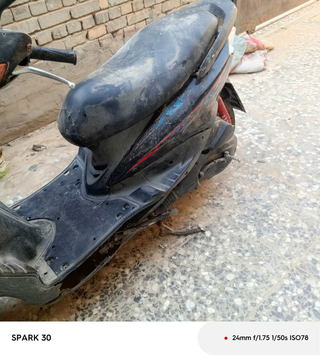 جالسلام عليكم دراجه سكنز نثيه مرتروكه صارله فتره ابيع كوم حديد طافيه السعر 175 قفل مستعل على بيعتهة *********** مكاني البلديات
