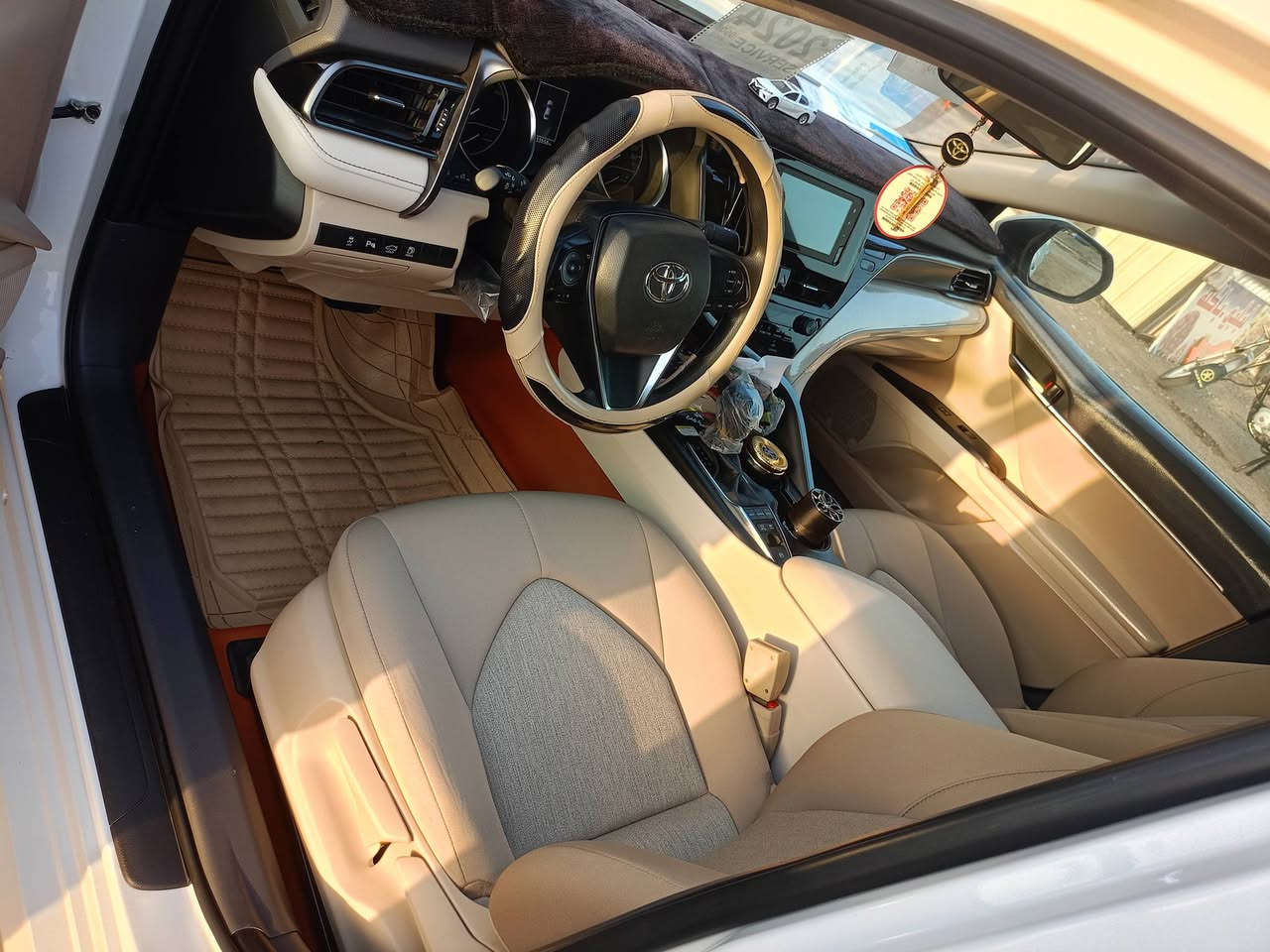 السلام عليكم تويوتا كامري للبيع موديل 24 هايبرد كفاله عامه عنوان السياره بغداد ابو غريب ماشيه 30 ***********
