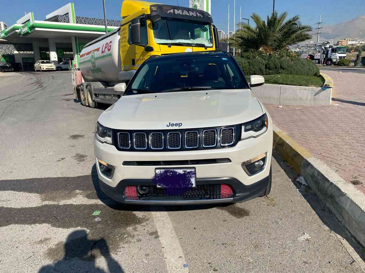 جيب كومباس موديل 18 فئه لمتدد 1/1 حادثها بالبوب بدون ايرباك وبدون دواخل البجم كبس ماشيه 62 ميل رقم بغداد الدولي الجديد بسمي اريد #مراوس بيك اب باور 
للاستفسار الاتصال***********-***********
