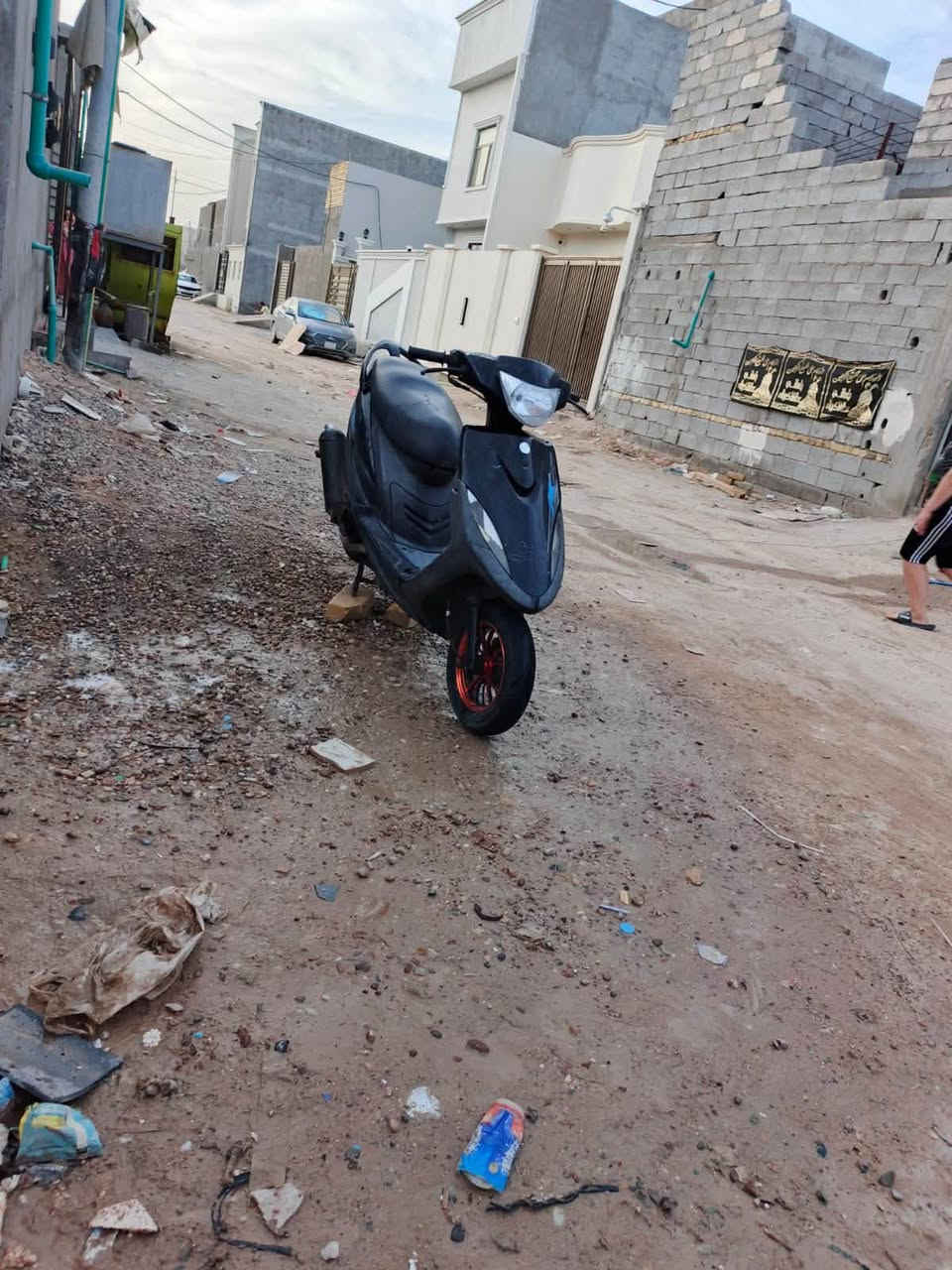 سلام عليكم ماكس عدله للبيع كلها بلاديه حته كزوزها البلاد كهربائيات شغاله من طول لطول دراجه كلها بلاديه مكان البصرة القديمه650وبيها مجال 
***********
