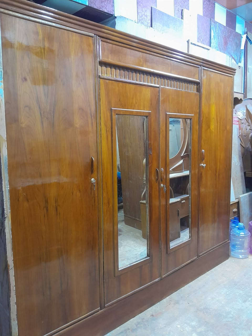 كنتور اربع بيبان نجاره السعر متين وخمسه وعشرين وبي مجال الحله ابو غرق وتساب او تصال ***********مصطفى النجار
