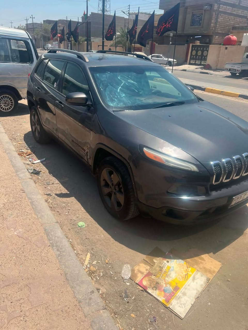 جيب شيروگي بزون موديل ٢٠١٧ فئة Latitude LUX سيارة فول مواصفات گير اوتماتيك وعادي تحكمات مقود حساسات كاميرا كشنات كهربائية مانع انزلاق رقم  دولي أربيل سنوية جديدة باسمي 
بانوراما  لون نفطي ضربة امامي البارد السياره 110$ وبيها مجال قليل 

رقم الهاتف ***********
