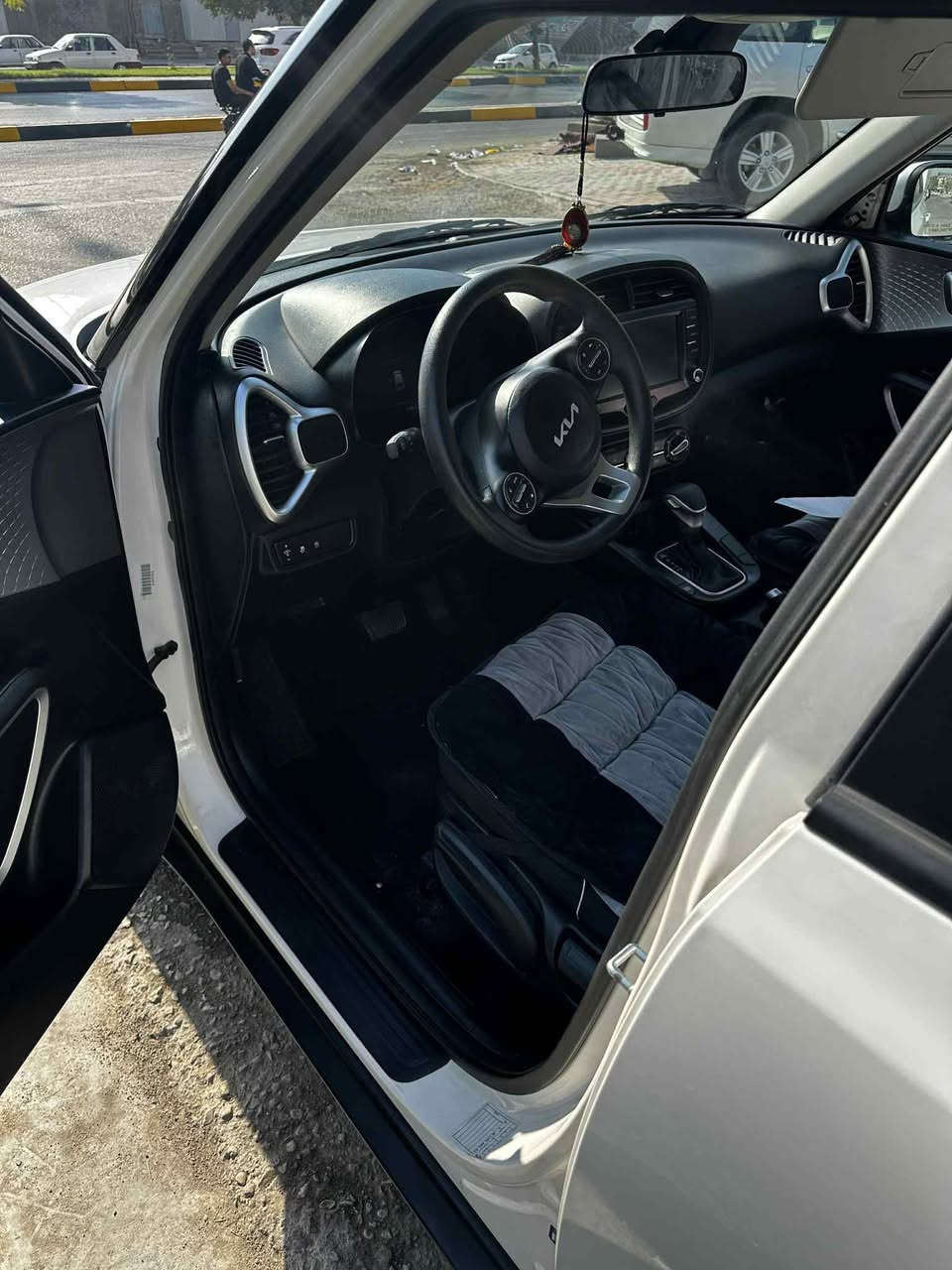 السلام عليكم
صول 2023 منفيس ب أسمي 
ماشيه 12 الف
صور الحادث موجودات  بالمنشور
مكينه الفين دوش 
حداديه الاماميه كلها مبدلها اصلي 
لان مشتغليها بالامارات مو خوش شغل
ف بدلتها اهنا 
مواصفات 
شاشه 
وكامرا ورادار امامي
ورادار جانبي 
وتحكمات استيرن كامله 

مكان السياره كربلاء 
***********

السعر  133
