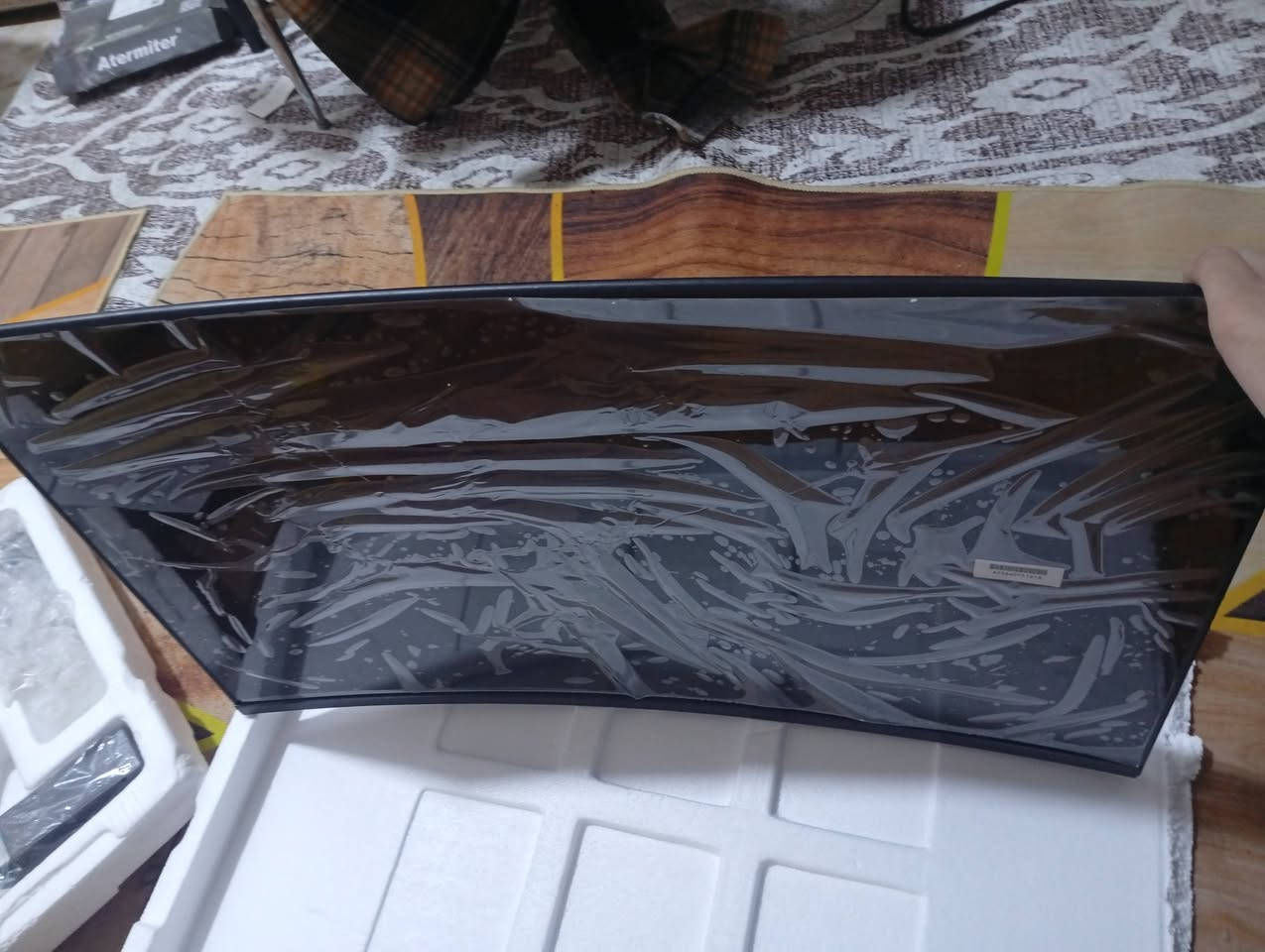 شاشه حجم 32 2k كيرف 165 هيرتز بل كارتون بس معه الاسف انكسرت ب شحن اطوني بيه اي سعر مكان كربلاء ***********
