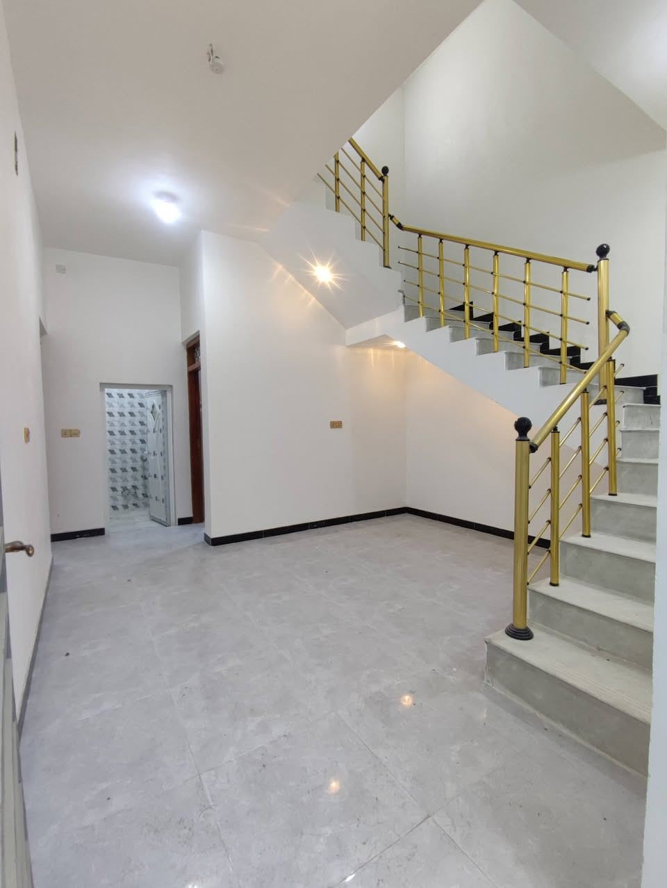 بيت بناء حديث 100متر طابو صرف
بالاسكان الصناعي بحي المهندسين
البناء // طارمه استقبال وصاله وغرفه ومطبخ وصحيات داخليه وخارجيه ومنور وسطح اشتايكر
السعر والتفاصيل راسلني واتساب متوفر ***********
