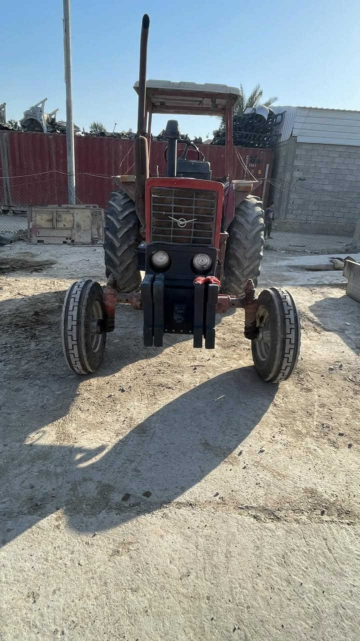 السلام عليكم بلاروز للبيع موديل 2003 منفيس وبيه وكاله جاهزه للعمل كيرمامفتوح محرك هودروليك جاهزه السعر6ملاين وبيه مجال مكان ذي قار الرفاعي اتصل ***********
