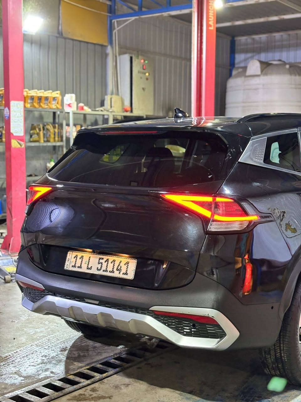 السلام عليكم
للبيع سياره سبورتج 2023 هايبرد ماشيه ٢٣ الف

 • فور ويل دفع رباعي

•لون اسود ملكي 
 
 • حادثه حلو بدون ايرباك بس قبق جنطه بدون دواخل صور الحادث موجوده 
 
 • بانوراما 

 • نقطه عمياء 

 • مقاعد أمامية كهربائية

 • داخلية بيانو بلاك

 • كشنات تدفئة

 • ستيرن تدفئة

 • تحكم ستيرن جهتين

 • حساسات أمامية وخلفية

 • شاشة + كاميرا

 • لايت LED + بك لايت LE

 • صندوق كهربائي

 • تشغيل عن بعد 

  • بصمة

***********

المكان بغداد اليرموك

السعر 20,000 $ دفترين وبيه مجال
