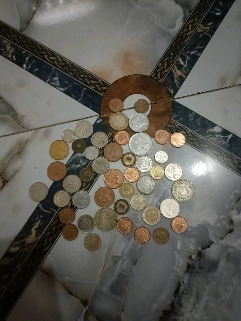 السلام عليكم
يتوفر عملات معدنيه للبيع 
بالاتفاق