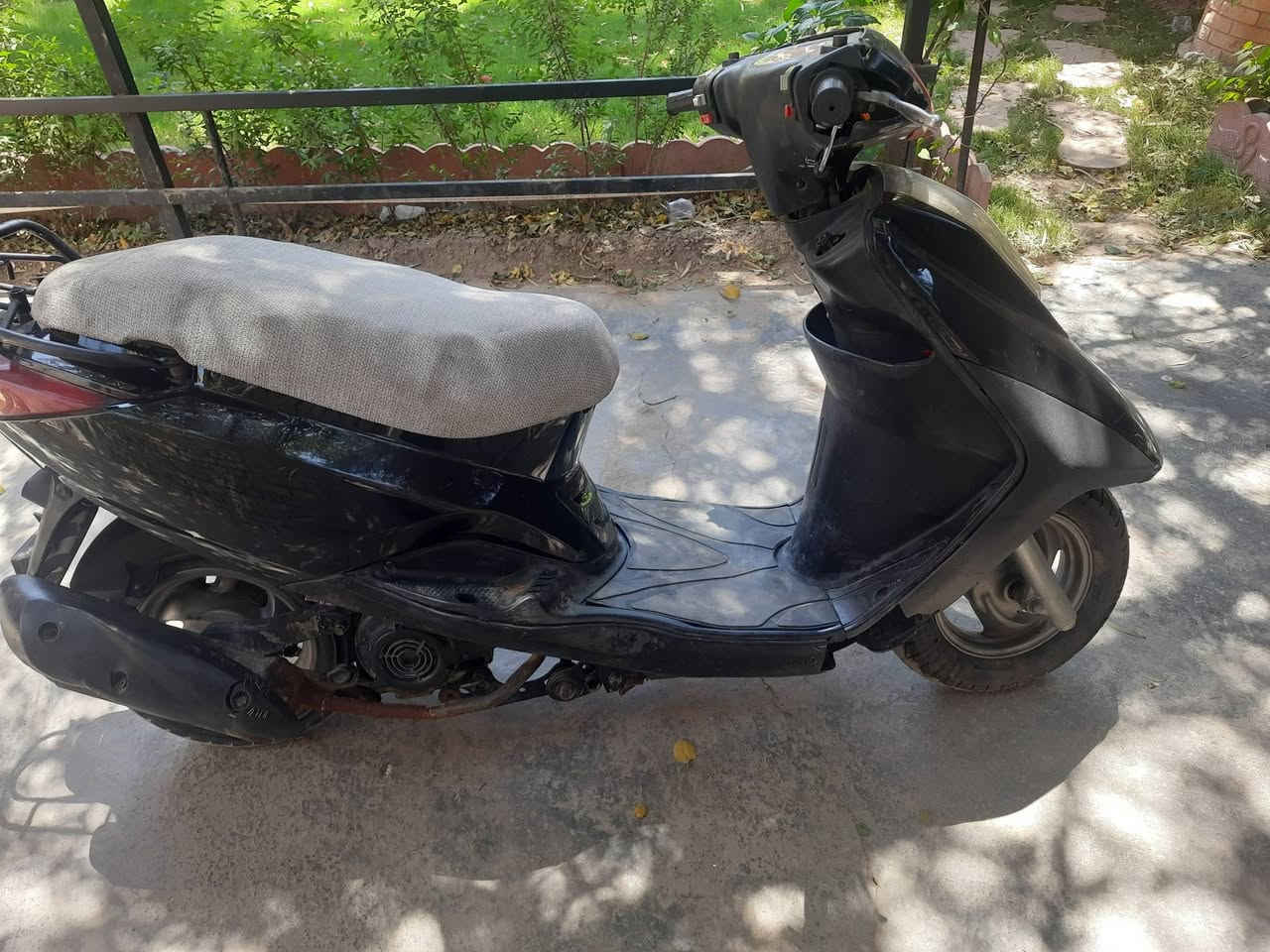 السلام عليكم دراجه بريز للبيع نظيفة سعرها ٤٠٠ و بيها مجال مكاني هياكل الغزالية شارع ٦٠ رقمي *********** و بخدمتكم
