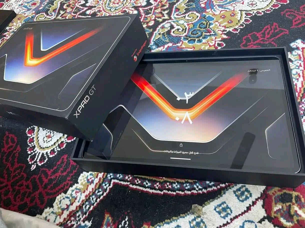 من بعد اذنك  مسؤول الگروب
السلام عليكم 
ايباد انفنكس اكس باد جي تي للبيع 
Infinix xpad gt
استعمال قليل الايباد ممنزل بي ولا لعبة ولا حساب فقط فاتح بي يوتيوب الايباد جديد بمعنى الكلمة  الايباد جديد جديد جديد وبي الضمان 
المواصفات 
1-شاشة IPS LCD عملاقة بحجم 13.0 بوصة، تعرض مليار لون بدقة 2880×1840 بكسل (2.8K) وكثافة 263 بكسل لكل إنش. الشاشة تدعم تقنية HDR10 ومعدل تحديث 144 هرتز ودرجة سطوع 700 شمعة.
2-تابلت Infinix Xpad GT يأتي مزود بمعالج كوالكوم Snapdragon 888 ثماني النواة، بتردد 2.84 و2.42 و1.80 جيجاهرتز وبدقة تصنيع 5 نانومتر، ومعالج رسومات Adreno 660. 
3-التابلت يأتي بكاميرا خلفية بدقة 13 ميجابكسل وتدعم التركيز التلقائي (Auto Focus) وتصوير الفيديو بدقة 4K بمعدل 30 إطارًا في الثانية، وبدقة 1080P FHD بمعدل 30 إطارًا.
الكاميرا الأمامية بدقة 9 ميجابكسل وتدعم تصوير الفيديو بدقة 1080P FHD بمعدل 30 إطارًا في الثانية.
4-البطارية بسعة 10000 مللي أمبير تدعم الشحن السريع بقدرة 33 واط.
5-التابلت يأتي بذاكرة تخزين داخلية 256 جيجابايت وذاكرة الوصول العشوائي الرام 8 جيجابايت، الجهاز لا يدعم إمكانية زيادة مساحة التخزين الخارجي عبر بطاقة الميموري كارد MicroSD.
6-خامات تصنيع الجهاز: الإطار الجانبي من الألومنيوم، والظهر أيضا من الألومنيوم
7-أبعاد الجهاز: الطول السُمك 6.5 ملم – الوزن 655 غرام.
8- سستم صوت ممتاز جداً مزود ب 4 سماعات ستريو
9- مدعوم بالذكاء الاصطناعي عبر تطبيق الخاص بنظام XOS folax
10- الشاشة مزودة بطبقة حماية Gorla Klass

استعمال خفيف جدا الجهاز وكاله 
مكاني بغداد ماعندي توصيل 
*********** واتساب متواجد فقط
