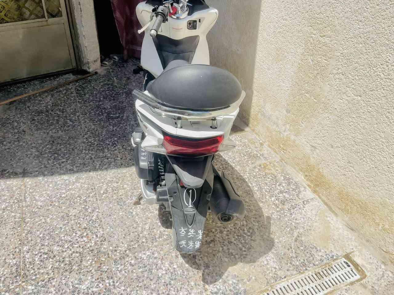 السلام عليكم 

*للبيع – دراجة PCX الجيل الثاني*

- *النوع*: PCX ياباني جيل ثاني
- *الحالة*: مكفولة ونظيفة
- *السعر*: 1,800,000 دينار عراقي وقابل للتفاوض للجادين فقط
- *ملاحظات*: دراجة جاهزة، ما تحتاج أي تصليح

للاستفسار والاتصال: [***********]  
المعاينة: [بغداد/مدينة الصدر]
