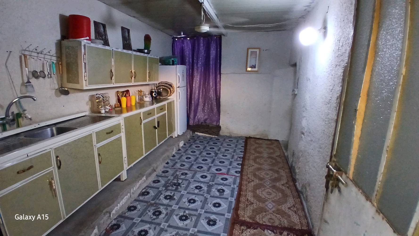 السلام عليكم بيت تجاوز للبيع يطلع مساحته ١٠٠متر 
يحتوي على غرفة نوم وصاله ومطبخ وصحيات وطرمه وترك جانبي عرض متر على طول البيت 
العنوان بغداد الكرخ حي التراث مال المعالف شارع قائد الشمري قرب افران المنتضر 
رايده ب 10مليون 
***********