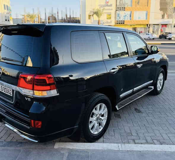 لاندكروز 2016  gxr  
رقم أربيل ماشيه 147. الف 
محرك 8 سلندر  4كامرات 
مكفول عدا صبغ بل باب الخلفي 
نضيفه جدا  وبدون اي نقص
محرك كير ككهربائيات مكفوله
تشغيل عن بعد 8 ايرباك كشن 3 دكم فتحه سقف السعر465 مجال بسيط 
لاستفسار ***********
مكانها بصره
