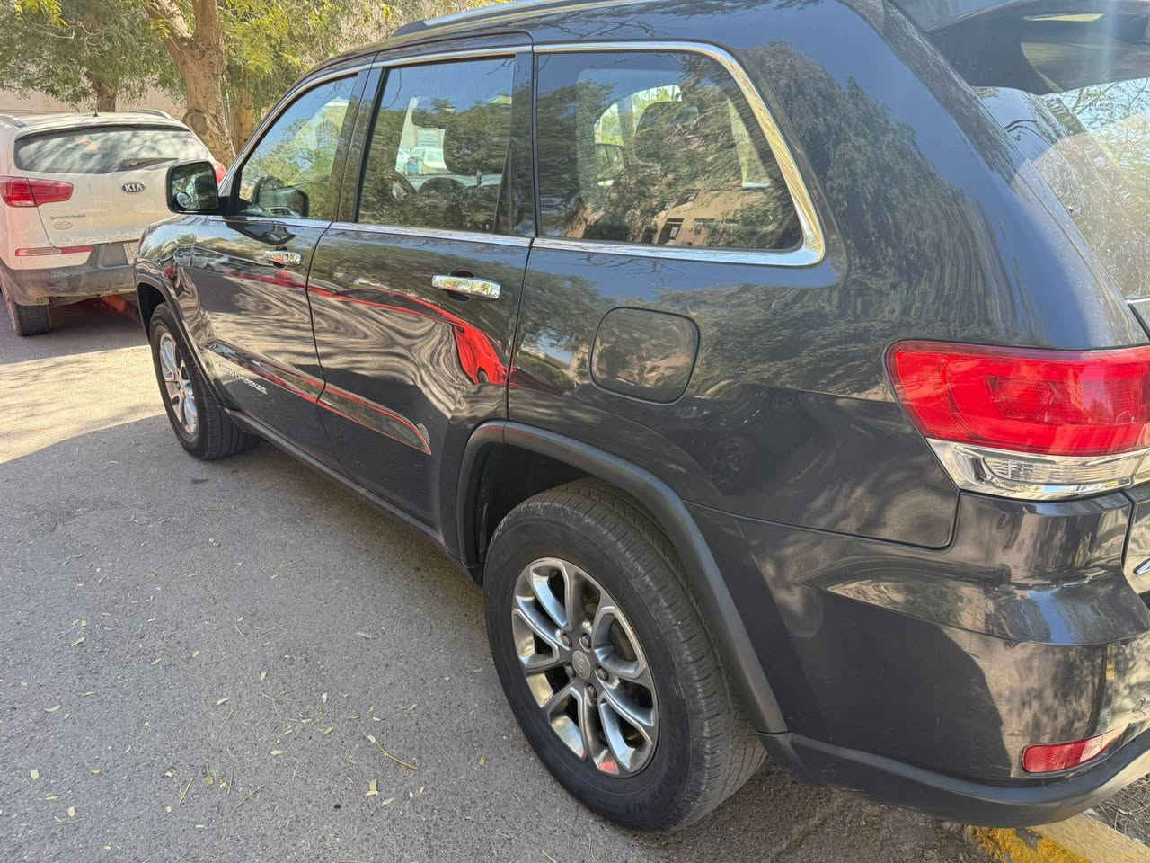 جيب جراند شيروكي 2015 وارد امريكي 
ضرر بسيط بدون ايرباك بدون صبغ فقط بارد 
جاملغ امامي ايسر مبدل نفس  اللون وبي بارد بسيط
جاملغ ايسر بارد بسيط
باب العبري بارد بسيط
السيارة صيانه دائمية
دهن كير جديد 
صدر امامي خلفي جديد 

🛑 السعر سوي تعليق يصل مباشرة 🤖 

مقاعد جلد 
مقاعد امامي كهربائية 
مقاعد امامي وخلفي تدفئة 
كشن ميموري 
ستيرن تدفئة 
فتحة سقف 
لايت زينون 
مراية عاكسةللضوء 
فور ويل 

ماشيه ١٥٠ مايل

رقم صاحب السيارة 
***********
