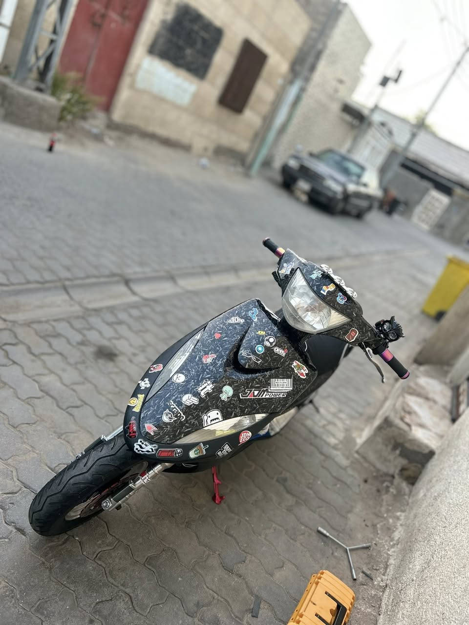 السلام عليكم ماكس مزود والتزويد واضح ومعروف حتى استدات الكور مزودهن والتزويد كله اصلي ثقيل دراجة بوشة ٥٥ تبويش بغداد الدراجة كاملة مكملة من كلشي كفرات مختم اصلي  يرادلها بس سلف مال٥٥ وباتري فقط الدراجة متعوب عليها كللش ومكلفتني اكثر بس بسبب الضروف سعر مليون و١٥٠ وبيها مجال تشلع عيوني عنوان البصره القبلة 
رقم الهاتف ***********
