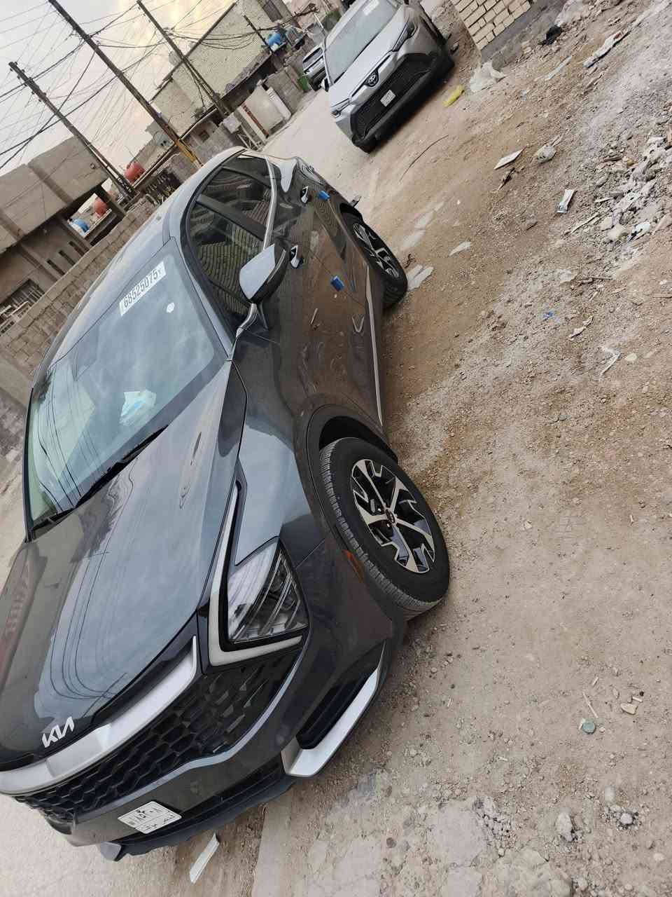 كيا سبورتج موديل 25 ماشيه 30الف محرك 2500 مواصفات معروفه فول عدا الفتحه السياره جاهزه حادثها بسيط كلش   فقط صبغ بجاملغ خلف السائق دخول جديد بسمي مكاني بغداد السعر 215 الاتصال برقم ***********
