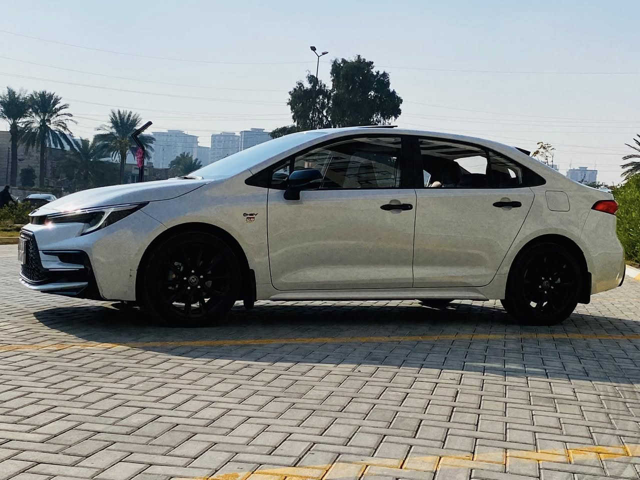 السلام عليكم للبيع كورلا S بلاك ادشن موديل 2025 لون صدفي ماشيه 14 رقم بغداد تحويل ثاني يوم مكفوله من الصبغ ول بارد ول فتح ول تبديل فول مواصفات كشن كهرباء داخل احمر السياره جديده بمعنى الكلمه حالها حال الزيرو وسعرها بسعر ال 24 مكانها بغداد حي الجهاد للاستفسار عن السعر ول تفاصيل اكثر الاتصال ***********
