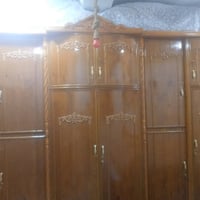 غرفه جداً نضيفه بشكل مابيه اي شي فقط المرايه لي بلميز المرايه الزغيره ...