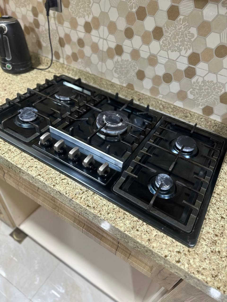 للبيع طباخ سطح وساحبة استعمال اقل 3 أشهر
- طباخ سطح (بلت إن) 5 عيون ماركة أورنج ، تصميم حديث، بحالة ممتازة ونظافة تامة . 
للبيع بسعر 250 الف 
- ساحبة مطبخ (هود) ماركة DLC باللون الأسود الملكي، تعمل بكفاءة عالية وبحالة ممتازة افضل نوعية تحكم باللمس ومصابيح LED 
للبيع بسعر 350 الف 
المكان المنصور


**إذا كنت صاحب هذا الإعلان وتريد حذفه لأي سبب، رجاءا أرسل رسالة إلى الدعم الفني**