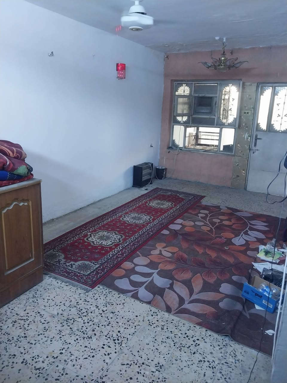 الدار للبيع المكان مدينة الصدر شارع الفلاح قطاع٤٢ فرع جامع الامام الرضا  عليه السلام المساحه ١٢٦ للإستفسار الاتصال على الرقم  ***********
