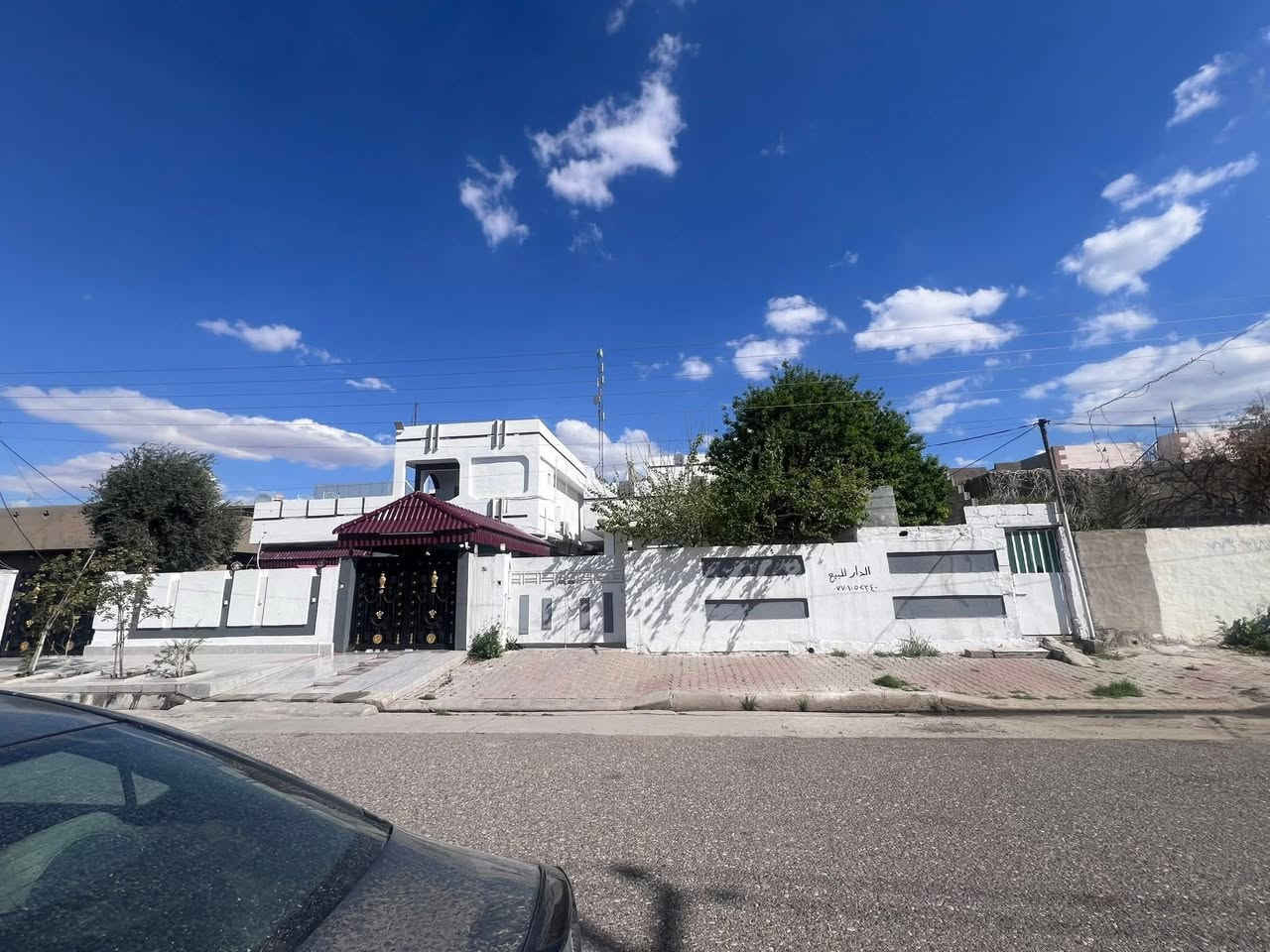 دار للبيع بحي الواسطي- خلف دائرة المعاقين
مساحة ٣٠٠ متر 

الواجهة ١٢ متر 

البيت طابو باسم شخص واحد

سعرها : ٢٩٠ مليون وبيها مجال هم 

سعرها حتي ٢٧٥ مليون واصل 

للتواصل مع صاحب الدار

***********
