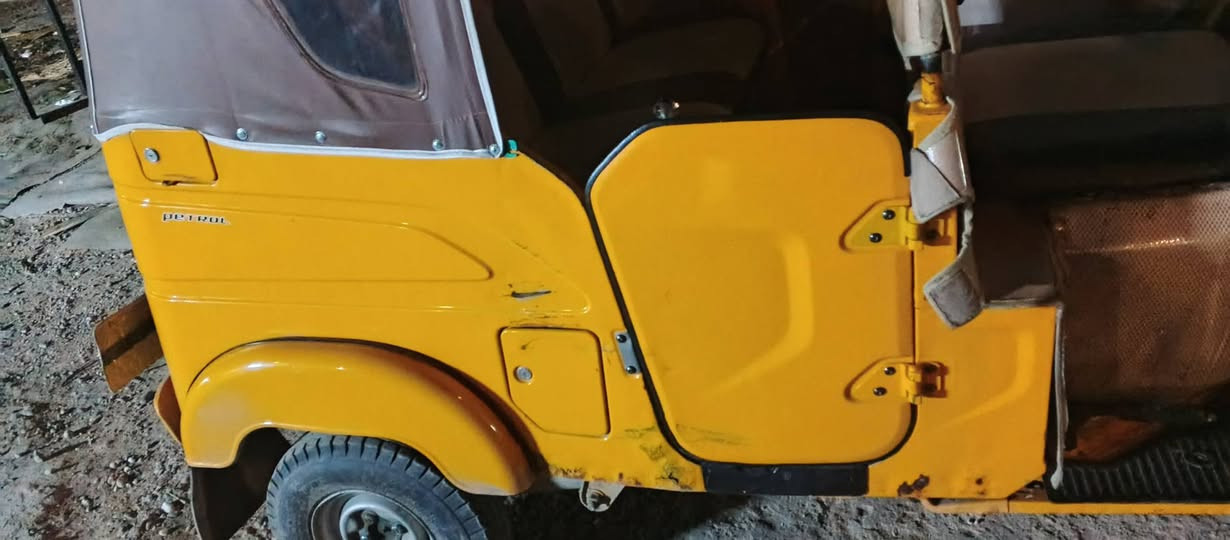 سلام وعليكم تكتك موديل 22رقم وسنويه بغداد مكلف بلنشر رقم صاحبه***********
