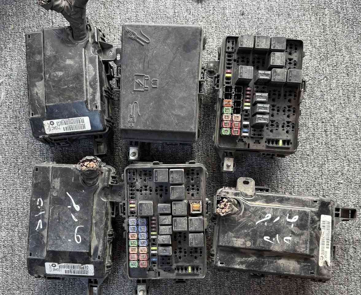 سلام عليكم يتوفر قواعد فيوز
موديل 12 -14
قواعد فيوز خلفية 15
جملة و مفرد 
يوجد خدمة توصيل إلى جميع المحافظات


**إذا كنت صاحب هذا الإعلان وتريد حذفه لأي سبب، رجاءا أرسل رسالة إلى الدعم الفني**