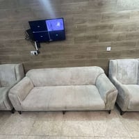 نص تخم 5 مقاعد غير مستخدم رجل التخم حديد وليس بلاستك لون كريمي  المكان...