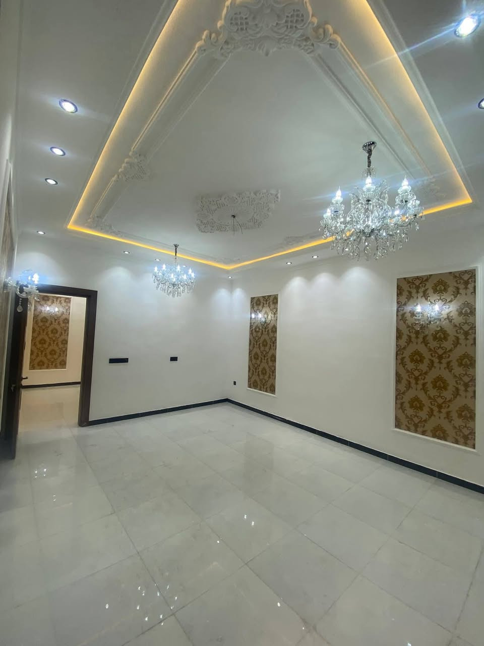 #لدينا_دار_للبيع مساحه 150 متر واجهه 9 ونص ونزال 16 طابو زراعي سند 25 قرار محكمه البيت يحتوي على 5 غرف نوم وصاله وستقبال ومطبخ و صحيات 2 العنوان بغداد الدورة مدخل البوعيثه مجمع الامل التواصل ع الواتساب ***********

