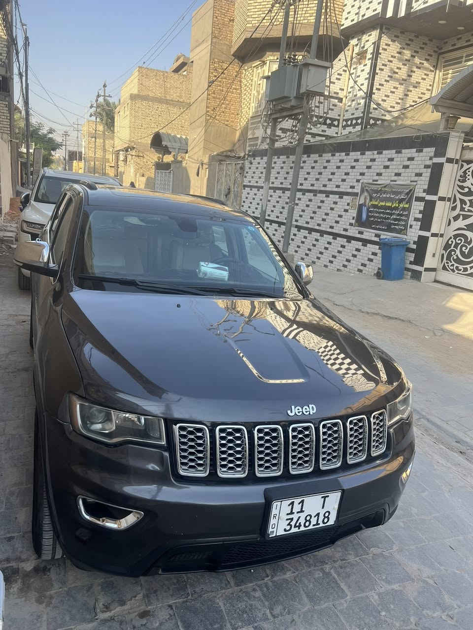 السعر ١٥٥ وبيها مجال شي بسيط
جيب موديل ٢٠١٧ وارد امريكي لمتد فول مواصفات 

 بصمة تشغيل وبصمة ابواب جنطة بصمة وتشغيل عن بعد 

شاشة ابل كار بلي بحجم كبير 
قطعتين تبريد
جنطة كهرباء
يدات ومري نيكل 

كشنات كهرباء كشنات جلد كشنات تدفئة فتحة سقف سلايد روف 

أشارات بالمري و مري قلاب مع الرجوع 

ومري هيتر و سيترن هيتر 

 داخل بيجي مال وارد خليجي مو اسود 
حدادية ممتازة
كهربائيات كاملة
محرك مبدل جديد

تخم تاير وكالة جديد
تبريد ثلج ومعروف تبريد الجيب
سيارة صافية بدون نقص و ترايها يحكم ، 

رقم بغداد أنگليزي بإسمي ،

حادث جانبي بيها صبغات ، بدون دواخل بدون شواصي ولغود وكلشي عندك واضح بالسونار والفديو والسونار جديد قبل اسبوع 

السعر المطلوب ١٥٥ ورقة وبيها مجال حق الجية 
مكان السيارة النجف
للاستفسار 
***********
***********
