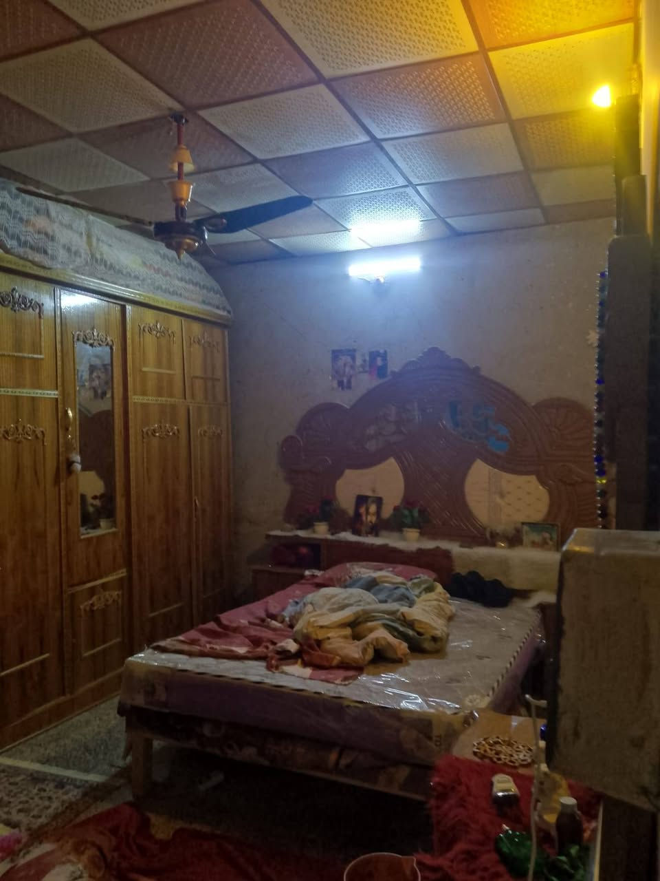 بيت للبيع العباسيه قرب سيد فاضل قرب الشارع مساحته 225متر غرفتين وصاله +مطبخ مغاسل خارجيه وداخليه ***********
