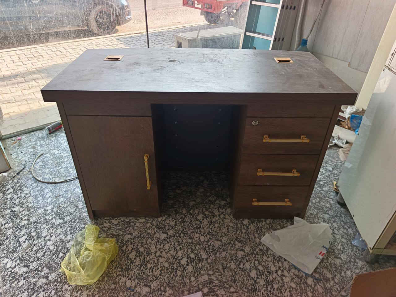 السلام عليكم اميوزه للبيع نضيفه وامناسبه للاستفسار/ ***********
