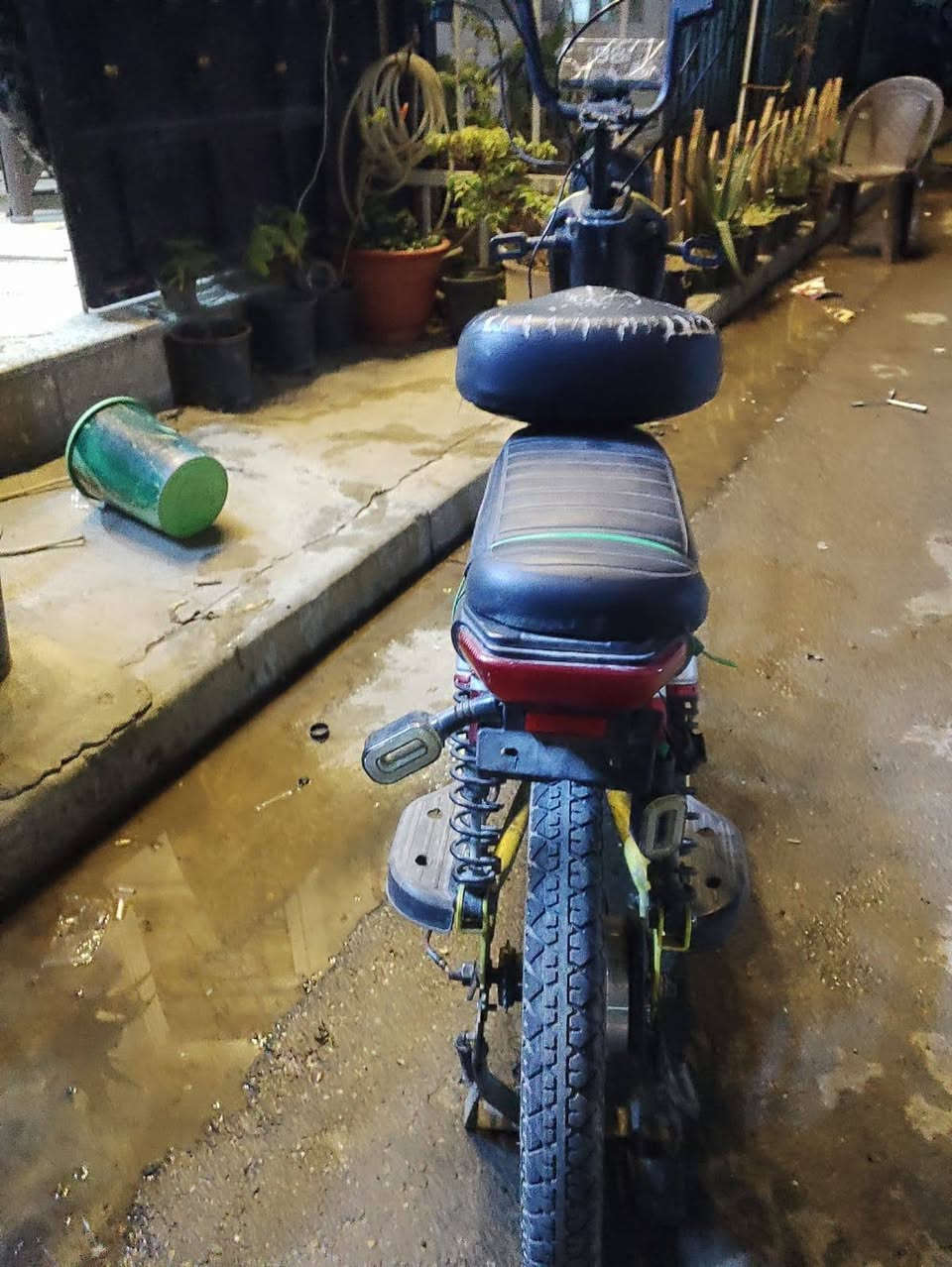 السلام عليكم
دراجه شحن للبيع نقوصاتها

ديسك خلفي  نقص قطع برك امامي فقط قاعده جاملغ خلفي هورن  وحساس ميطلعن غراضها بزايد 50 الف غراضها 

خمس بطاريات

السعر خاص

المكان حي الفرات 

*********** واتساب
