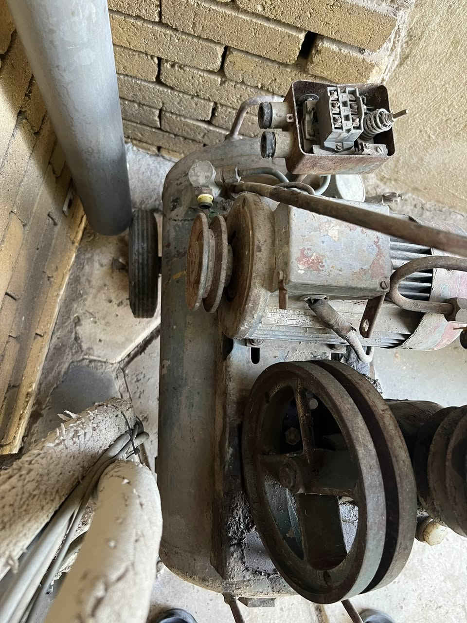 تاروسه هواء للبيع
وحده ٢٠٠ لترا والثانيه ٥٠ بس الصغير بيه ضعف بالولف
مكان بغداد توصيل ماعدي قيم واخذ


**إذا كنت صاحب هذا الإعلان وتريد حذفه لأي سبب، رجاءا أرسل رسالة إلى الدعم الفني**