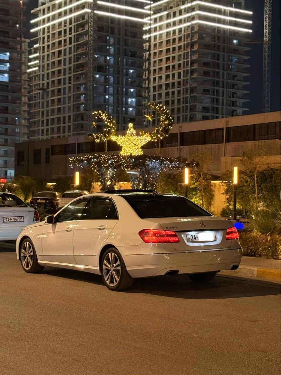 السلام عليكم 
للبيع او مراوس مرسيدس
E200 موديل 2012 وارد خليجي BCM
مكفول وفول اعلى مواصفات افنكارد مواصفات 
محرك 4سلندر تيربو 
كير تعليك بنوراما دخل بيجي
برده خلفيه كهرباء بردات بالابواب تحكم استيرن مثبت سرعه حساسات اماميه خلفيه كشنات كهرباء سيدي جنجر 6 اقراص بدون حادث بدون صبغ بدون بارد حتى دعاميات مكفول صفر مسج رايده ب165 وبيه مجال بسيط للشراي مكانه اليرموك 4 شوارع 
*********** بغداد, العراق
