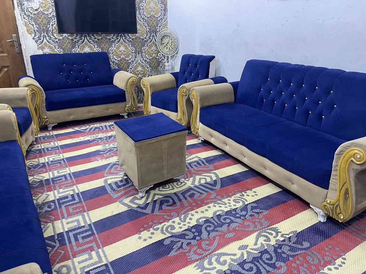 تخم 10 مقاعد مع طبله وسطيه نضيف بدون ضرر ب175قفله
***********
