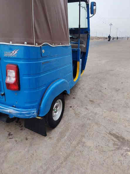 تكتك لبيع موديل 20 شهر 11 كفاله عامه  بس دوس معمره مكينه لاتبخير ولا تنقيس ناعمه  وراق وراق وكيله شاكر  وتكتك جاهزء كبل الشارع  ناشفه علا اخر حبايه فول  مكان ميسان قضاء المجر الستفسار تصل علا رقم 📱 ***********. ***********
