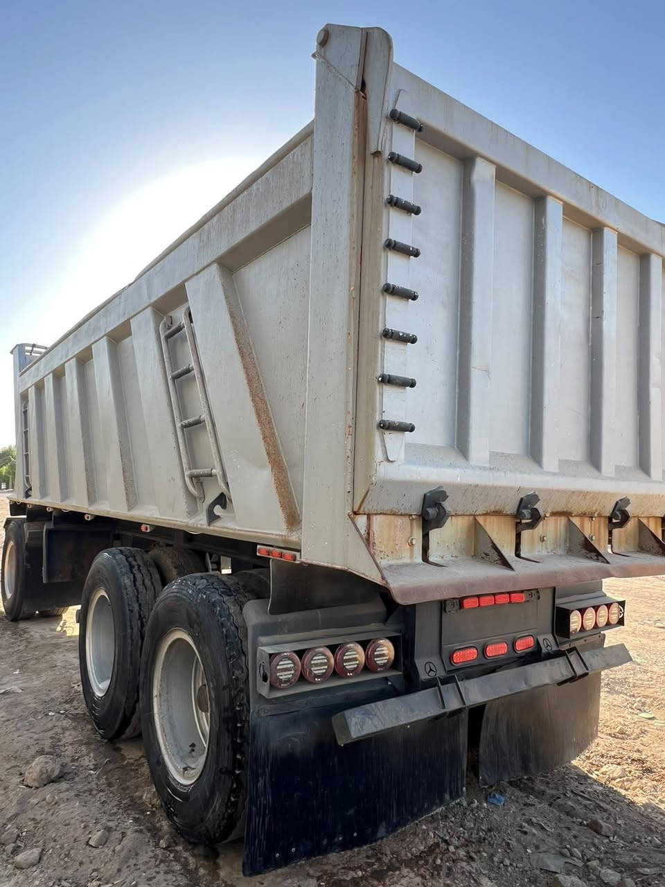 السلام عليكم عربانه للبيع (المستعجل)
حدادة السبطين بغداديه الطول سبعه وربع الارتفاع 140 شاصي 14 دناكير 16 تايرات نص عمر ونج جديد 3 دناكير كهربائيات بالوني هواء جديد مكفوله كفاله عامه السعر 160 وبيها مجال
الاستفسار /***********
