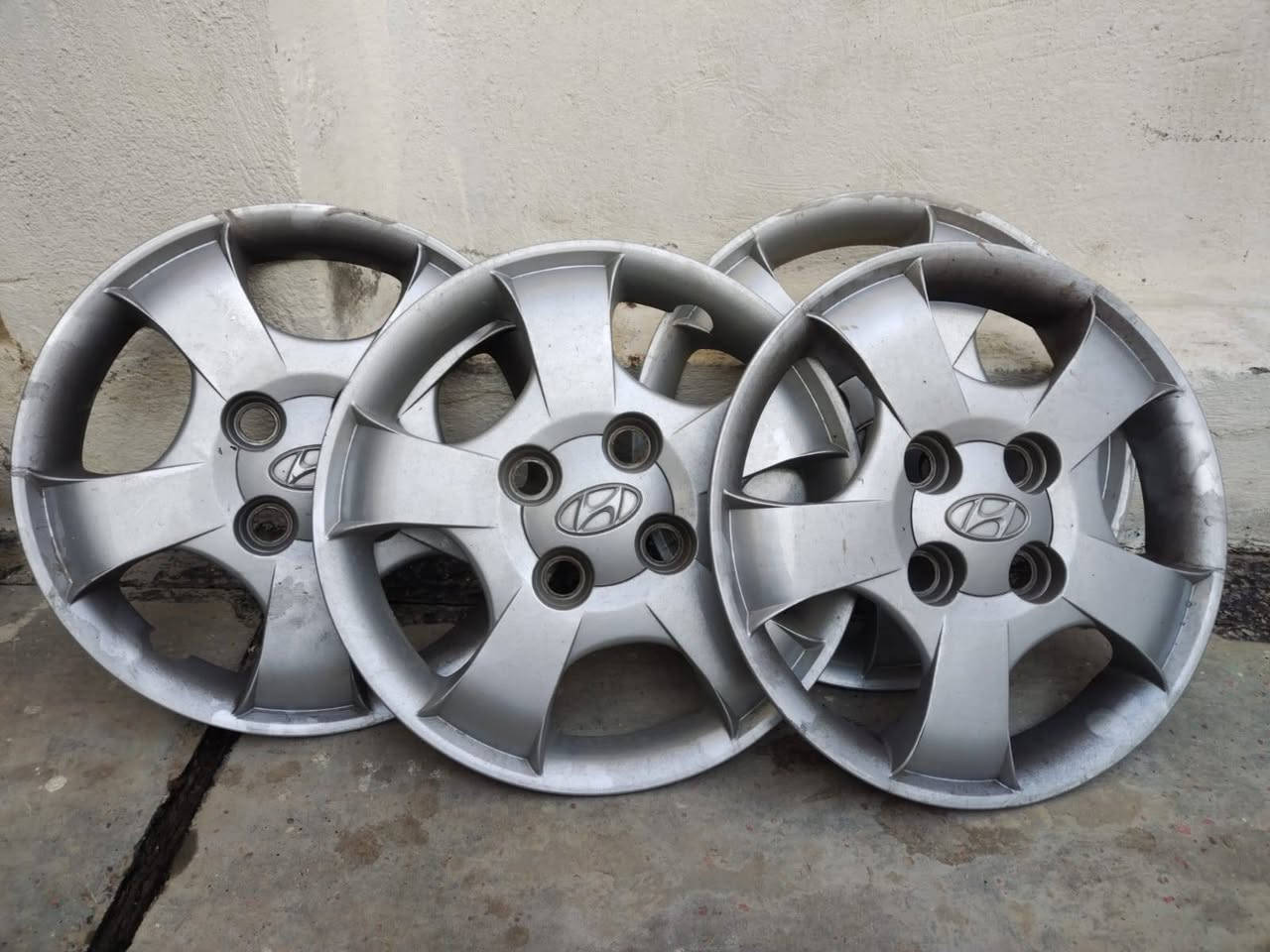 السلام عليكم تخم تايرات حجم 13 مال فيرنا نص عمر السعر 25 وكبات نظيفات كلش 40
***********
