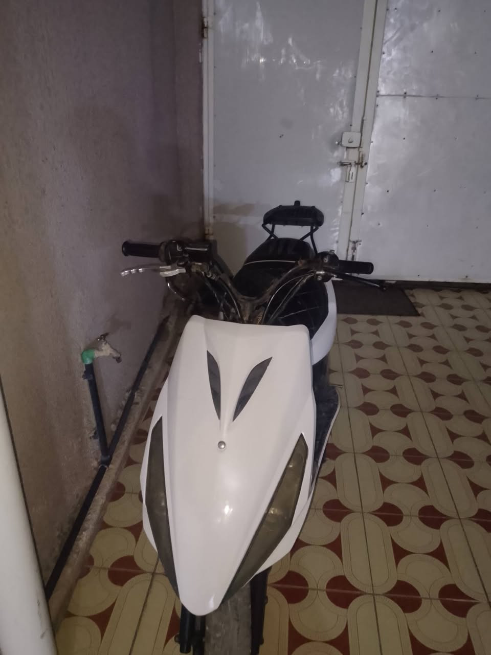 سلام عليكم شباب عندي درجه ثعلب نقصها سيلف مفتوحه مبدل والفات سعر مناسب مراوس عادي الراوس  رقم الهاتف ***********
