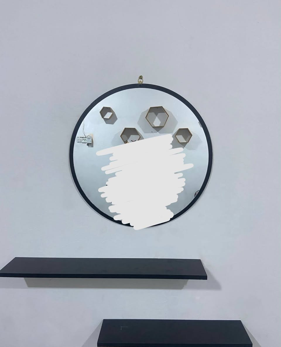 المرايه وروفو سعرهم 40
دوشك 75
ميز دائري والكراسي سعر 25
ستان 20
الميز المربع وثنين كراسي سعر 20
الجزامه سعر 75
مكانهن تنومه جباسي تواصل واتساب  ***********
