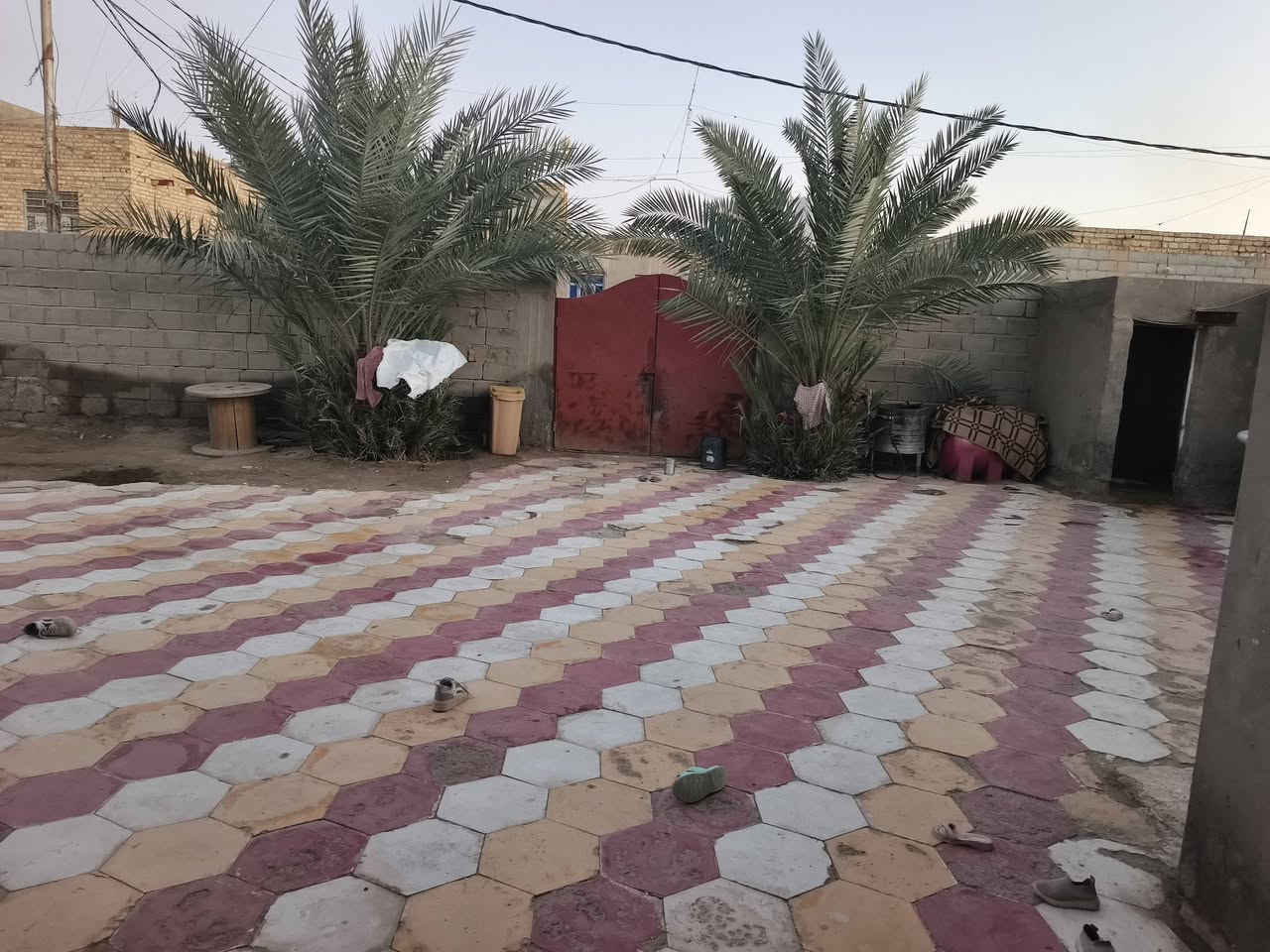 بيت ركن عد ال معالي قرب مدرسة 🏫 الخلود 3 اغرف 4 في 5 البراني الطول 8 رالعرض 5 المساحه 400 متر للستفسار *********** السعر 50
