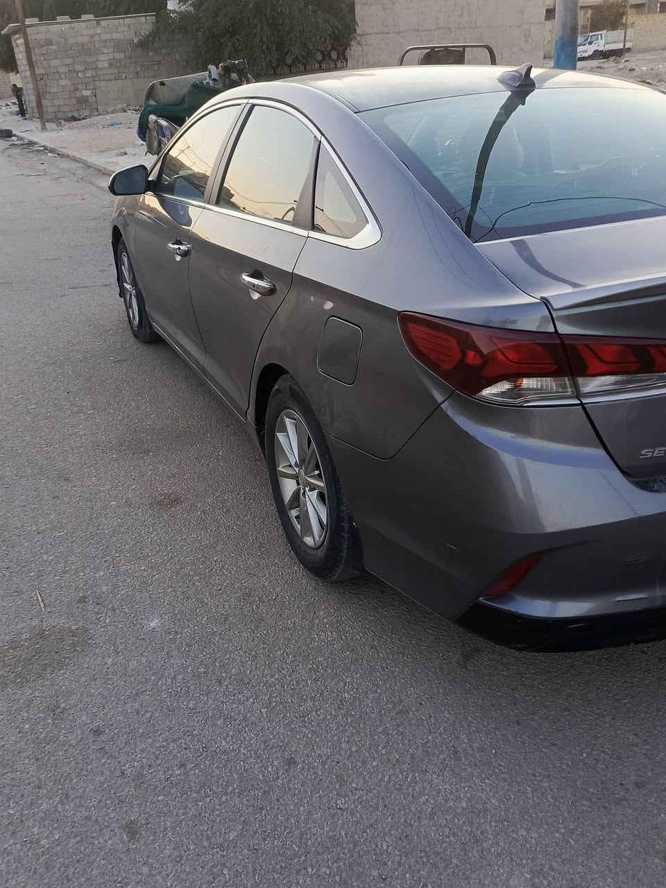 السلام عليكم سوناتا للبيع موديل 18امريكي ضربتها بابين جهت السائق معدلات نفسهن سياره جديده ونظيفه السعر 130 وبيها مجال بسيط ***********..*********** اتصال
