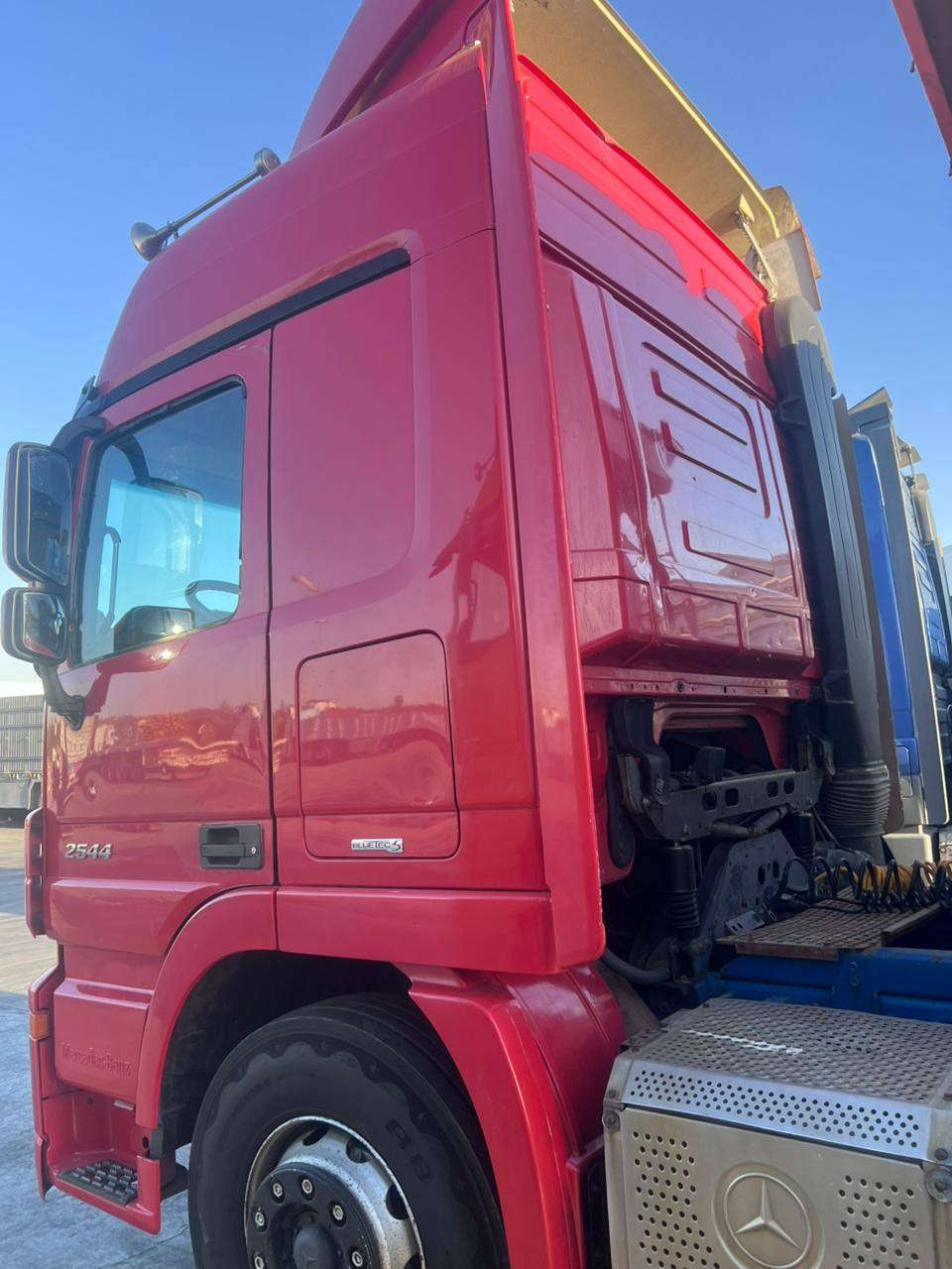 السلام عليكم سيارة للبيع رقم ديالى تحويل ثاني يوم
موديل ٢٠٠٥ حجم ٢٥٤٤ 

مواصفات رتايدر ثلاجه كامرة حساس مكفولة مكينة كير اكسل بشرط بيها جكه ومصلحه 

تخم تاير جاهزة للعمل من كلشي السعر ٥ونص وبيها مجال لشراي 

للستفسار اكثر 

يرجى الاتصال ع الرقم المذكور 

***********
