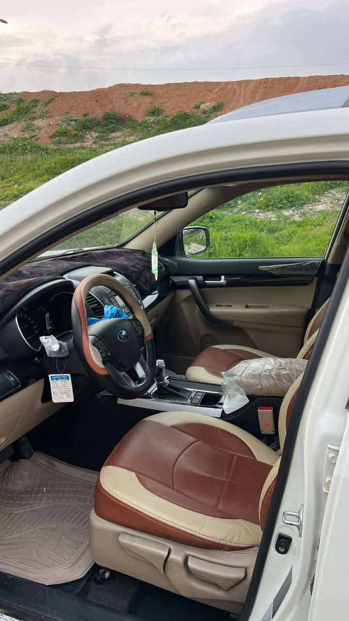 السلام عليكم 
كيا سورينتو 2014
محرك 6 سلندر
ماشية 29 الف حقيقي
سيارة على وضع الشركة
رقم نينوى 
كشنات جلد 
السيارة كفاله عامة من كلشي 
للاستفسار اكثر يرجئ الاتصال على الارقام التالية 
***********
***********
